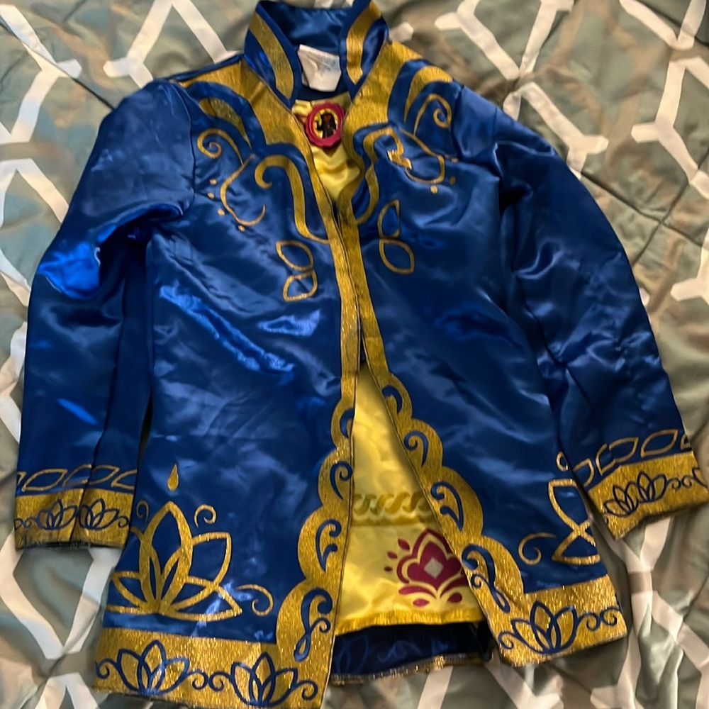 Mira Royal Detective costume